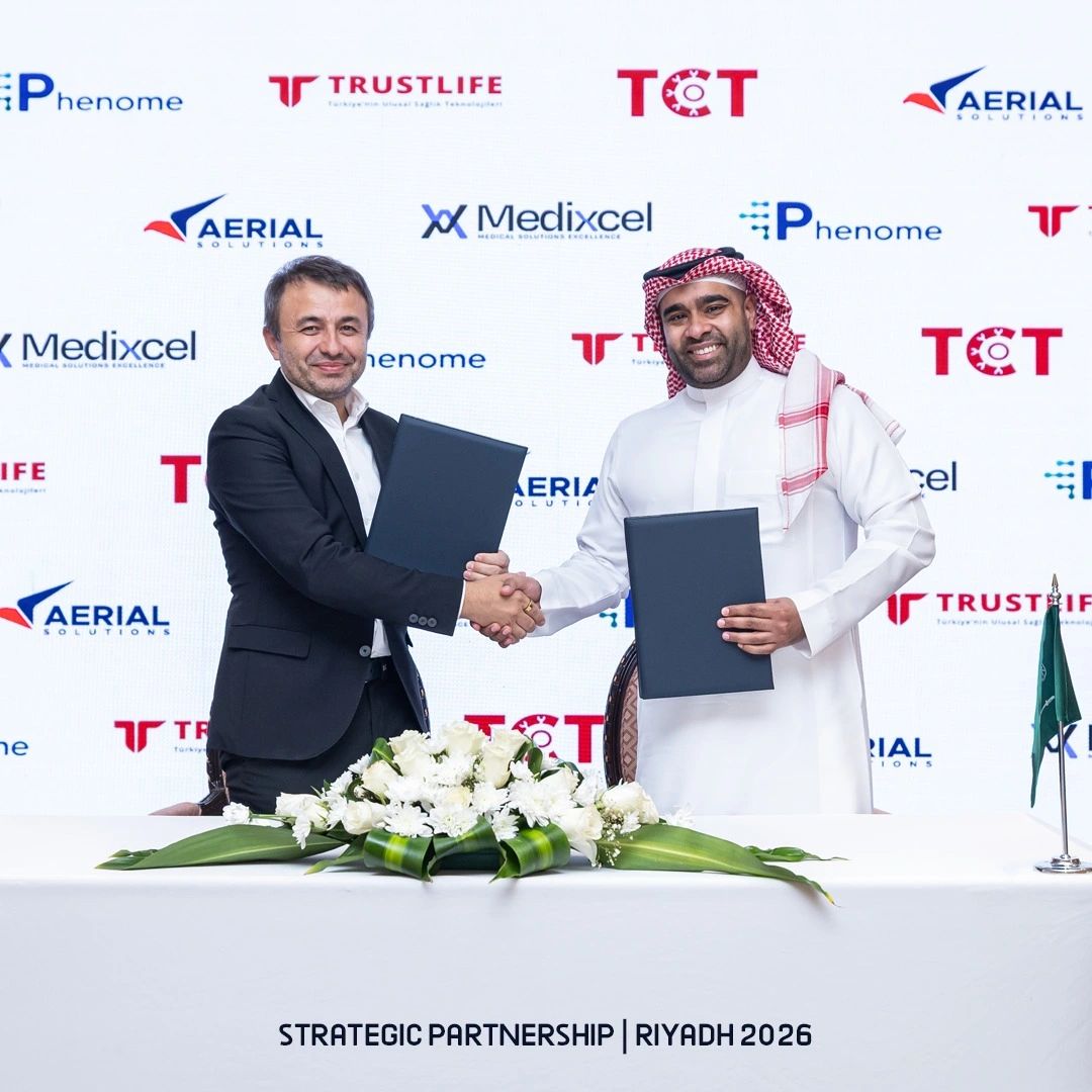 ممثلو Phenome وMedixcel يتبادلون اتفاقيات الشراكة الموقعة في الرياض، 2026م