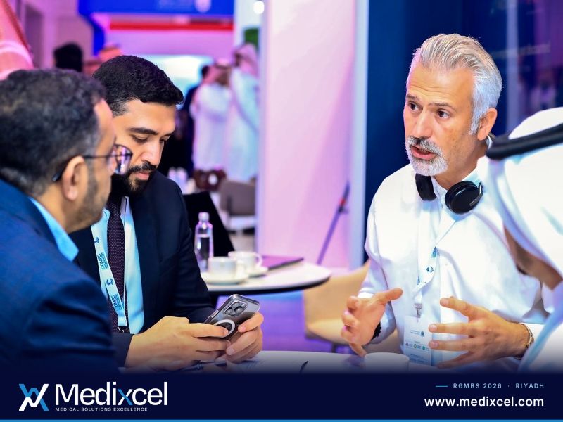 Dr. Erkan Mankan and the Medixcel team in conversation during the summit