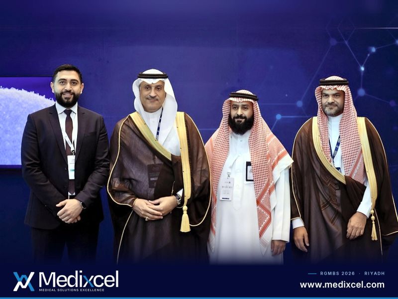 فريق قيادة Medixcel يستقبل الرئيس التنفيذي للهيئة السعودية لتسويق الاستثمار في جناح Medixcel خلال RGMBS 2026 في الرياض